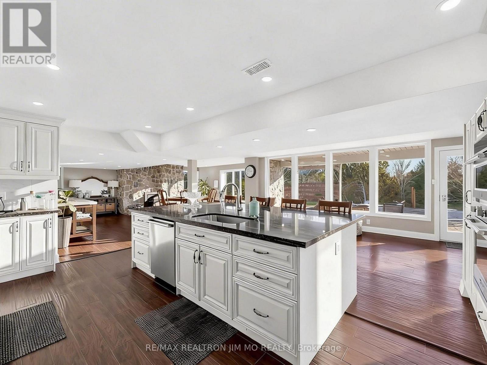 1785 Davis Drive W, King, ON