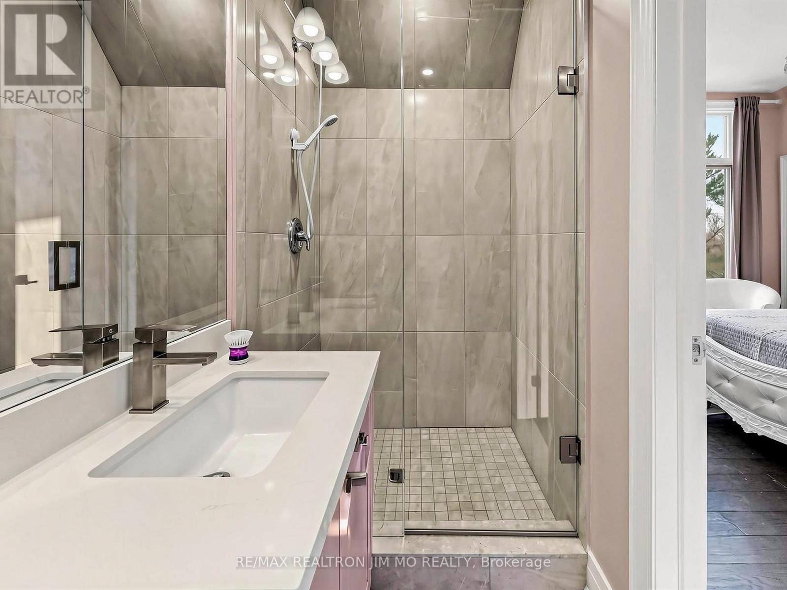 1785 Davis Drive W, King, ON