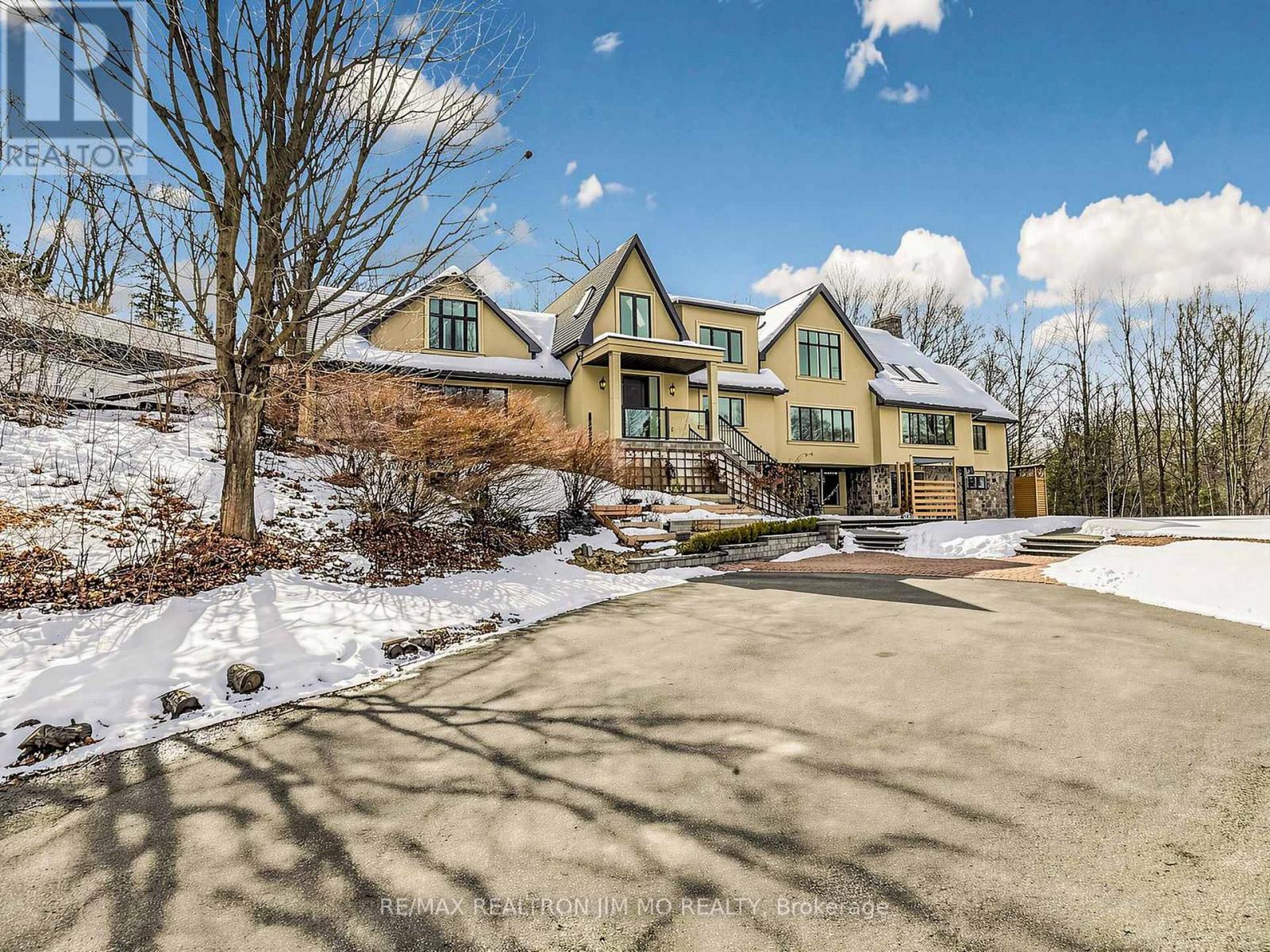 1785 Davis Drive W, King, ON