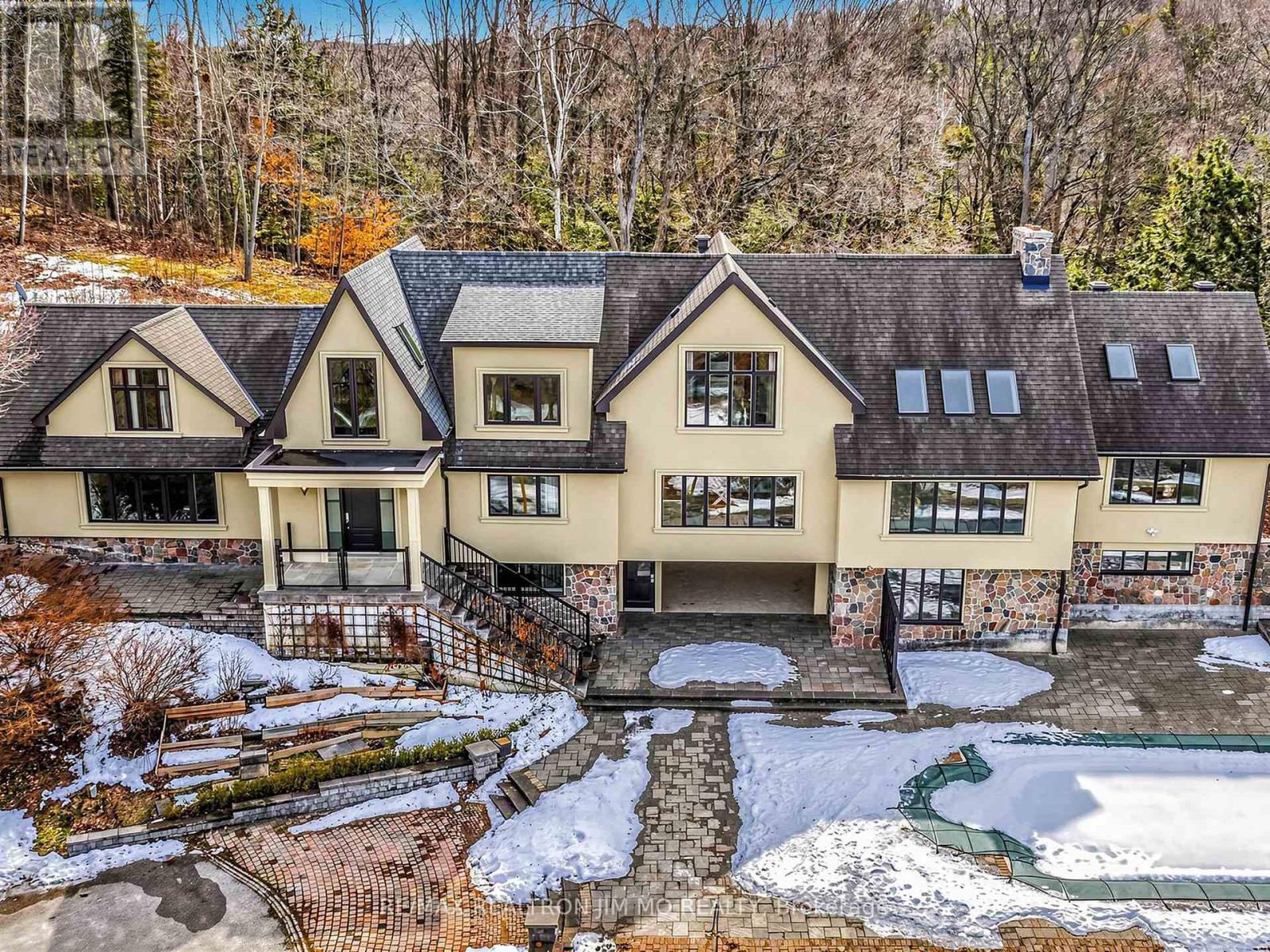 1785 Davis Drive W, King, ON