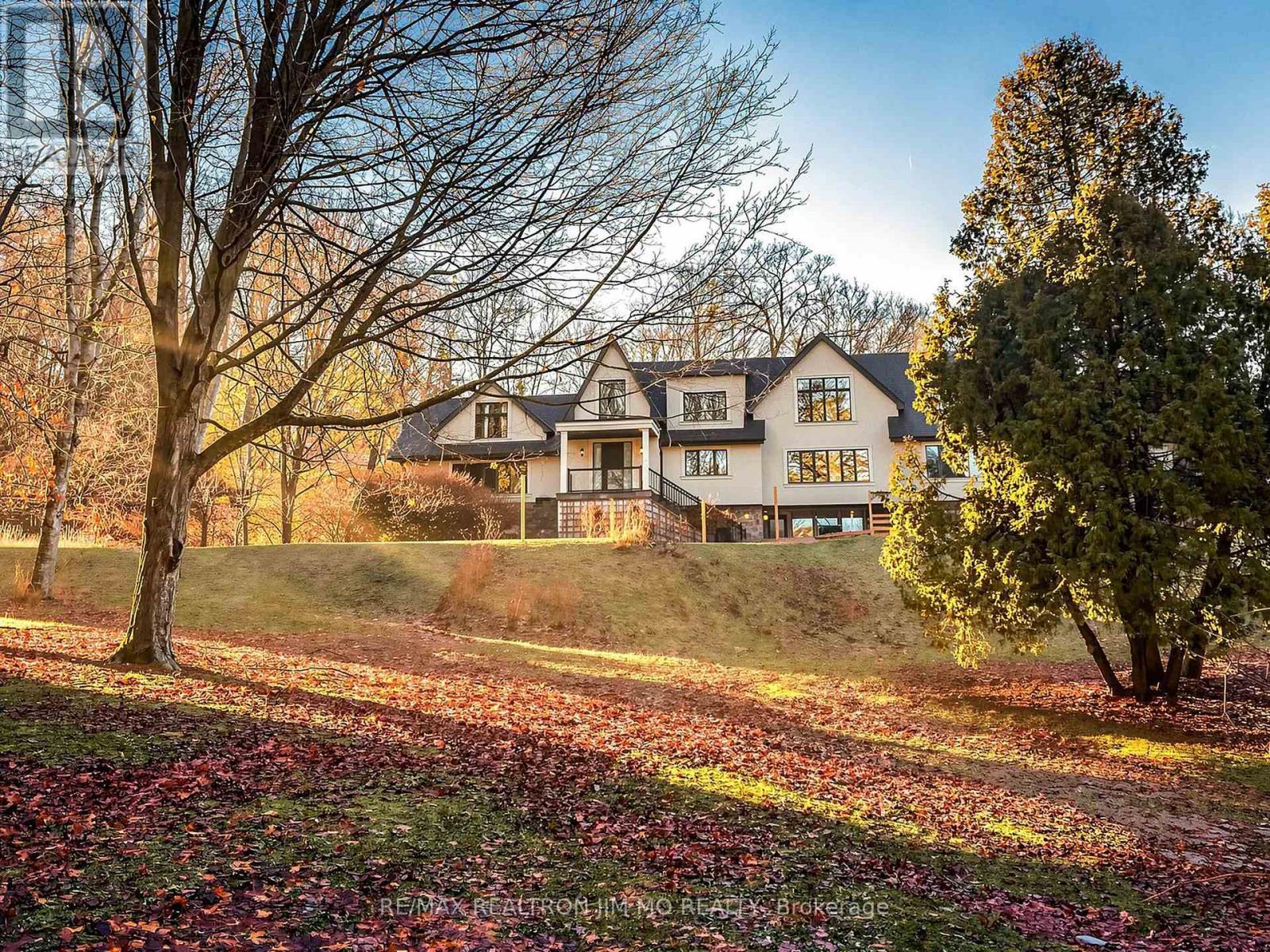1785 Davis Drive W, King, ON