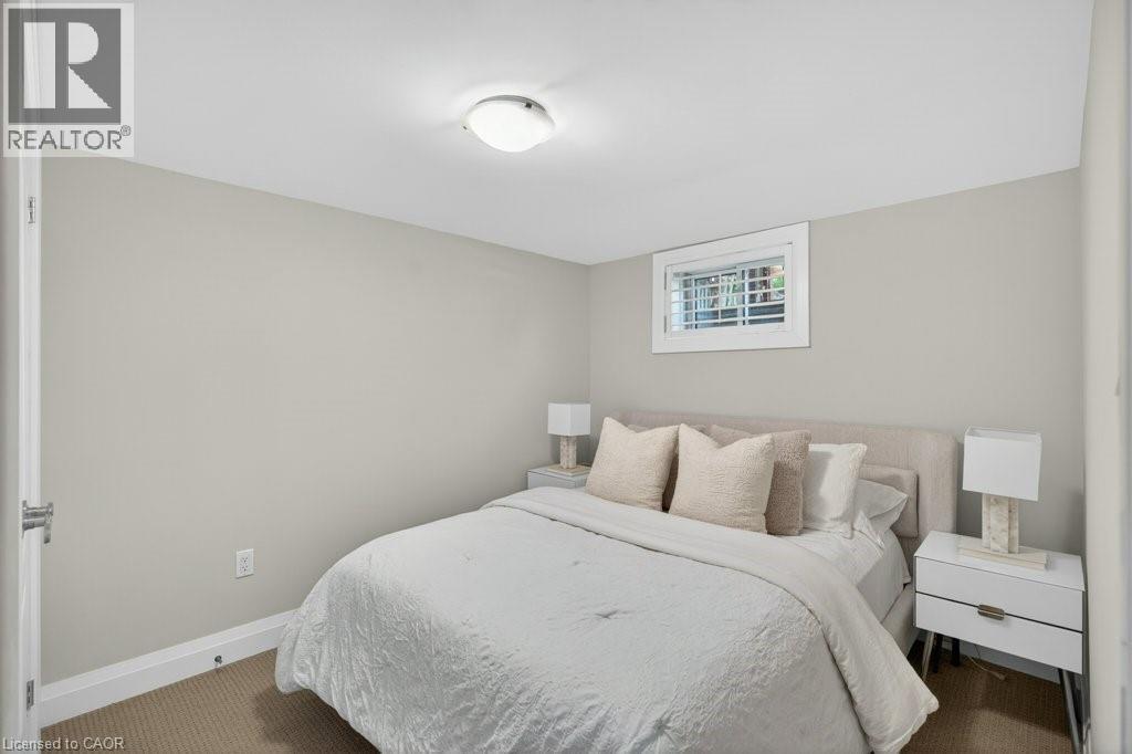 Neutral-toned room featuring a single window with blinds, light gray walls, and recessed lighting - 603 Cornick Drive, Burlington, ON