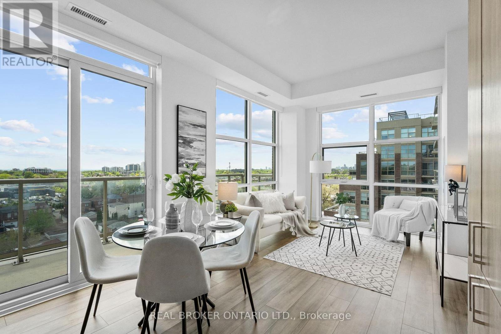 Dining Room//Living Room - 920 - 1787 St Clair Avenue W, Toronto, ON