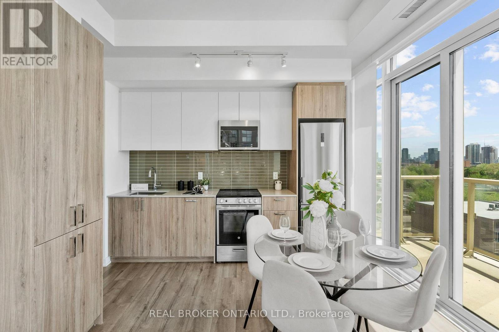 Dining/Kitchen - 920 - 1787 St Clair Avenue W, Toronto, ON