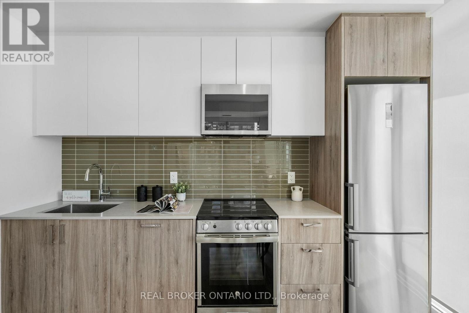 Kitchen - 920 - 1787 St Clair Avenue W, Toronto, ON