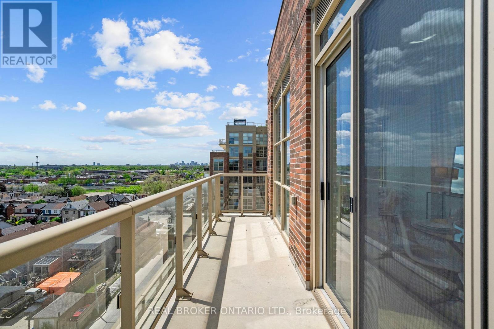 View from the balcony - 920 - 1787 St Clair Avenue W, Toronto, ON