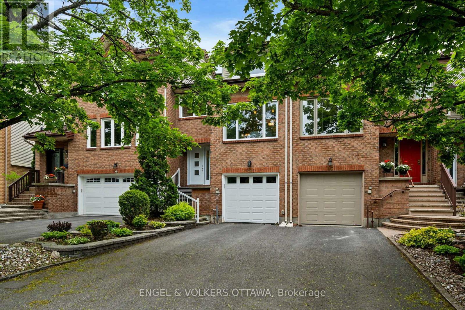 44 Dunbarton Court, Ottawa, ON