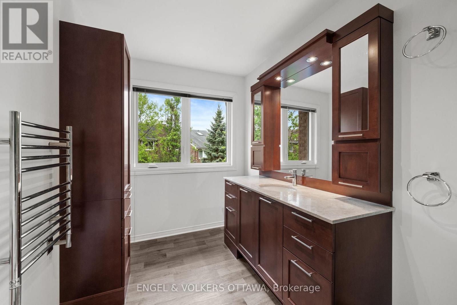 Primary bedroom ensuite - 44 Dunbarton Court, Ottawa, ON