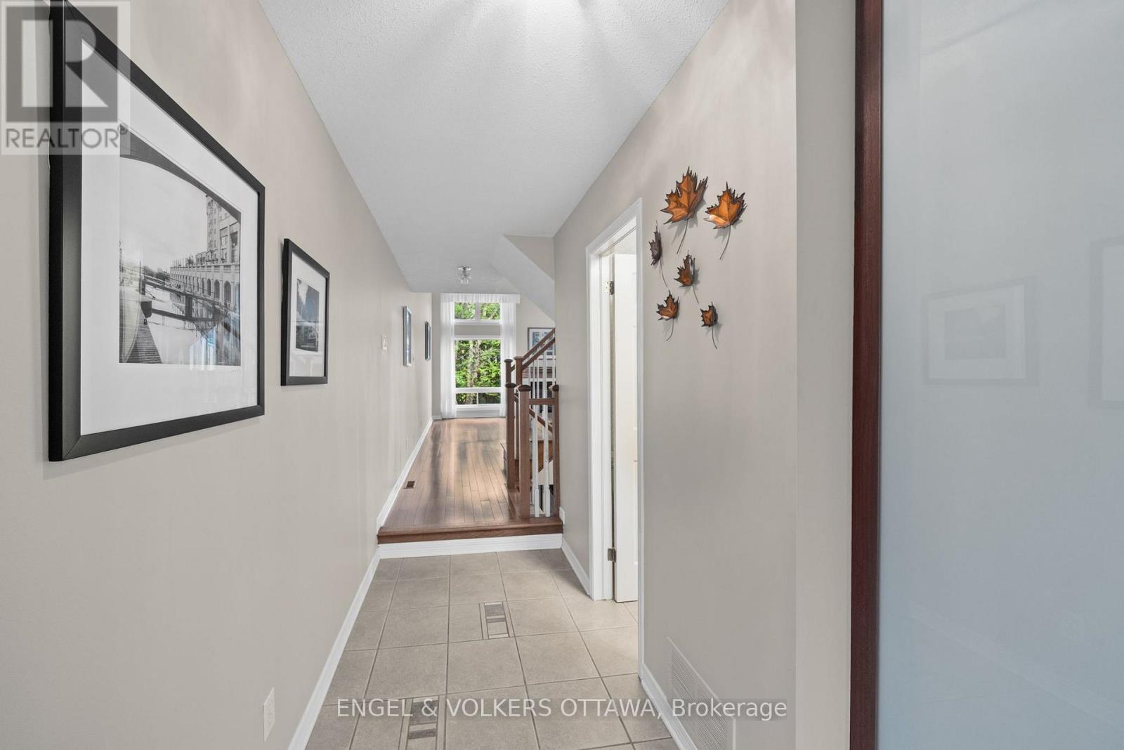 2 piece powder room off entrance - 44 Dunbarton Court, Ottawa, ON