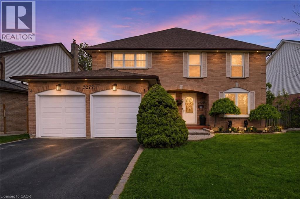 3277 Folkway Drive, Burlington, ON - Outdoor