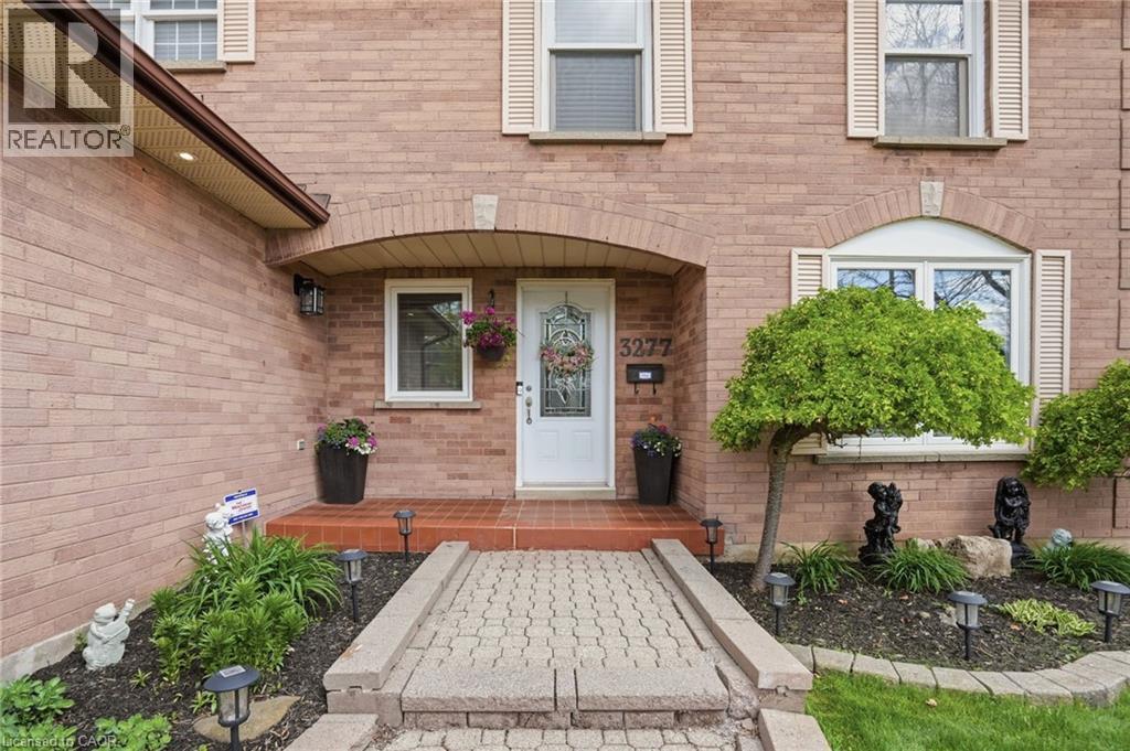 3277 Folkway Drive, Burlington, ON - Outdoor With Exterior