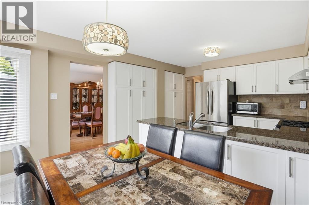 3277 Folkway Drive, Burlington, ON - Indoor