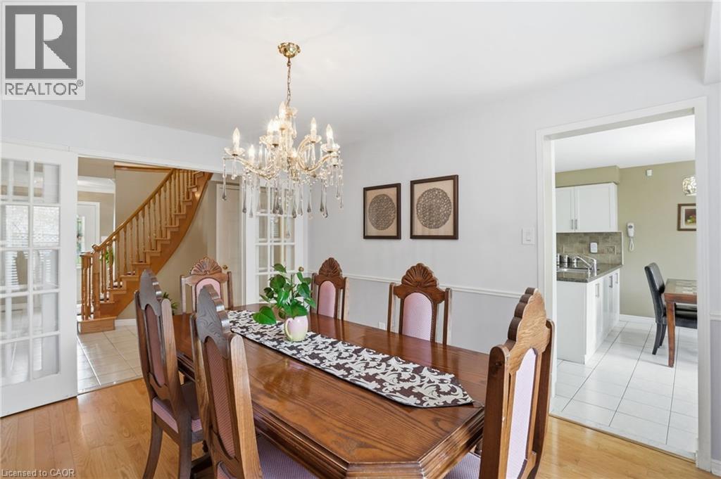 3277 Folkway Drive, Burlington, ON - Indoor Photo Showing Dining Room