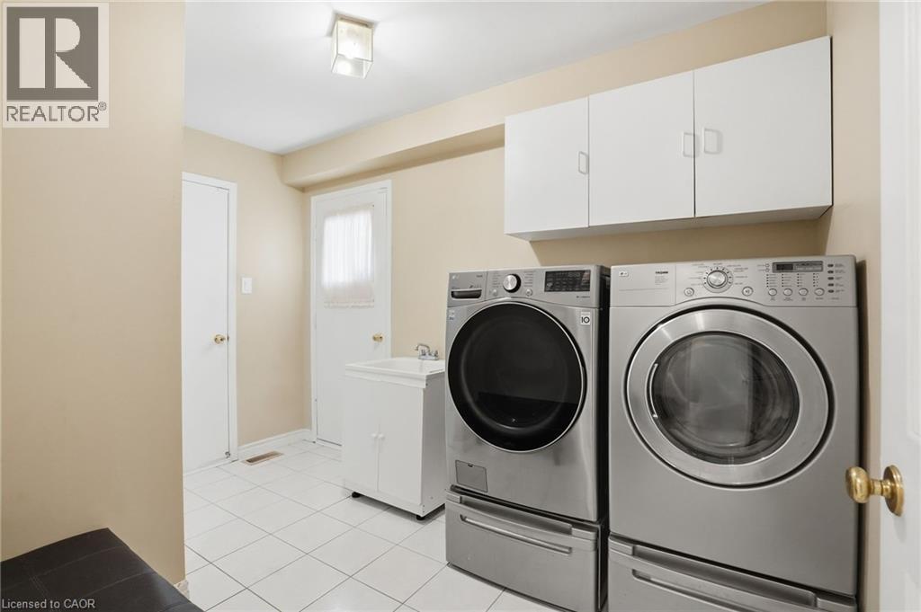 3277 Folkway Drive, Burlington, ON - Indoor Photo Showing Laundry Room