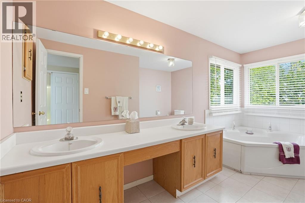 3277 Folkway Drive, Burlington, ON - Indoor Photo Showing Bathroom