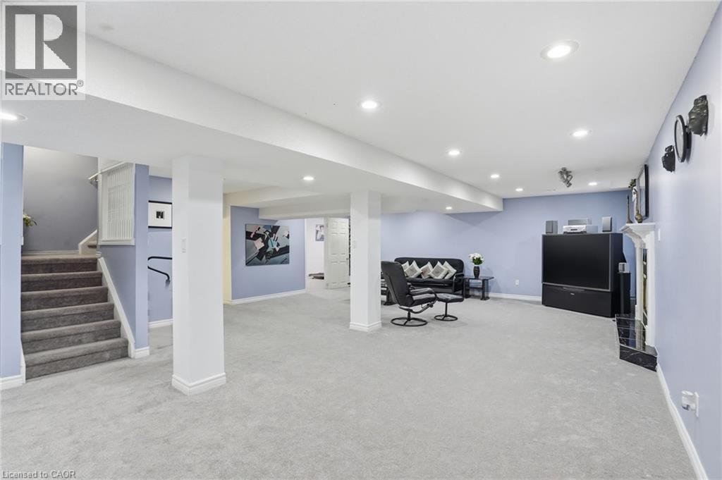 3277 Folkway Drive, Burlington, ON - Indoor