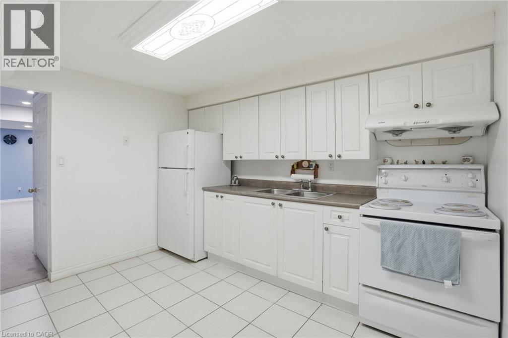 3277 Folkway Drive, Burlington, ON - Indoor Photo Showing Kitchen With Double Sink