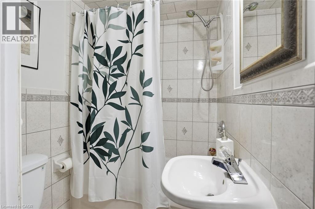 3277 Folkway Drive, Burlington, ON - Indoor Photo Showing Bathroom