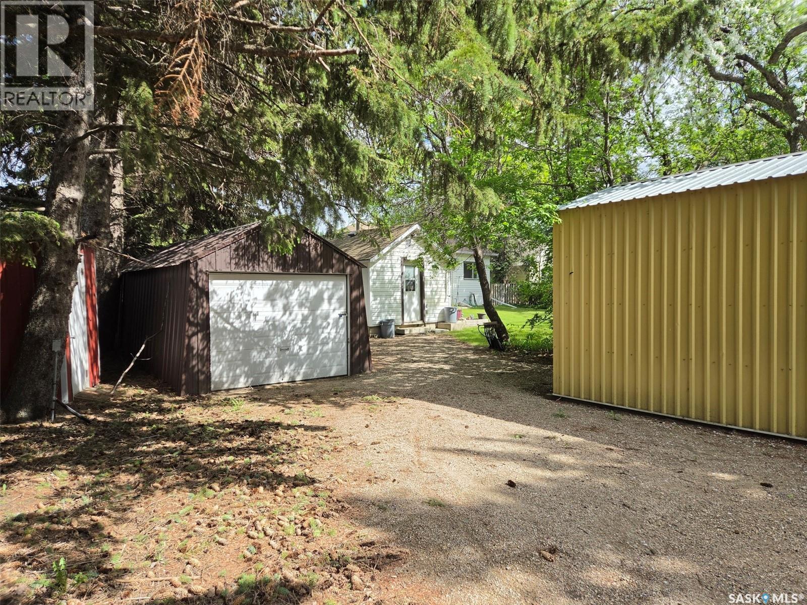 118 5Th Street W, Carlyle, SK - Outdoor