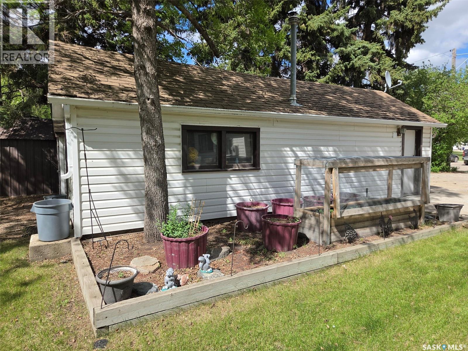 118 5Th Street W, Carlyle, SK - Outdoor