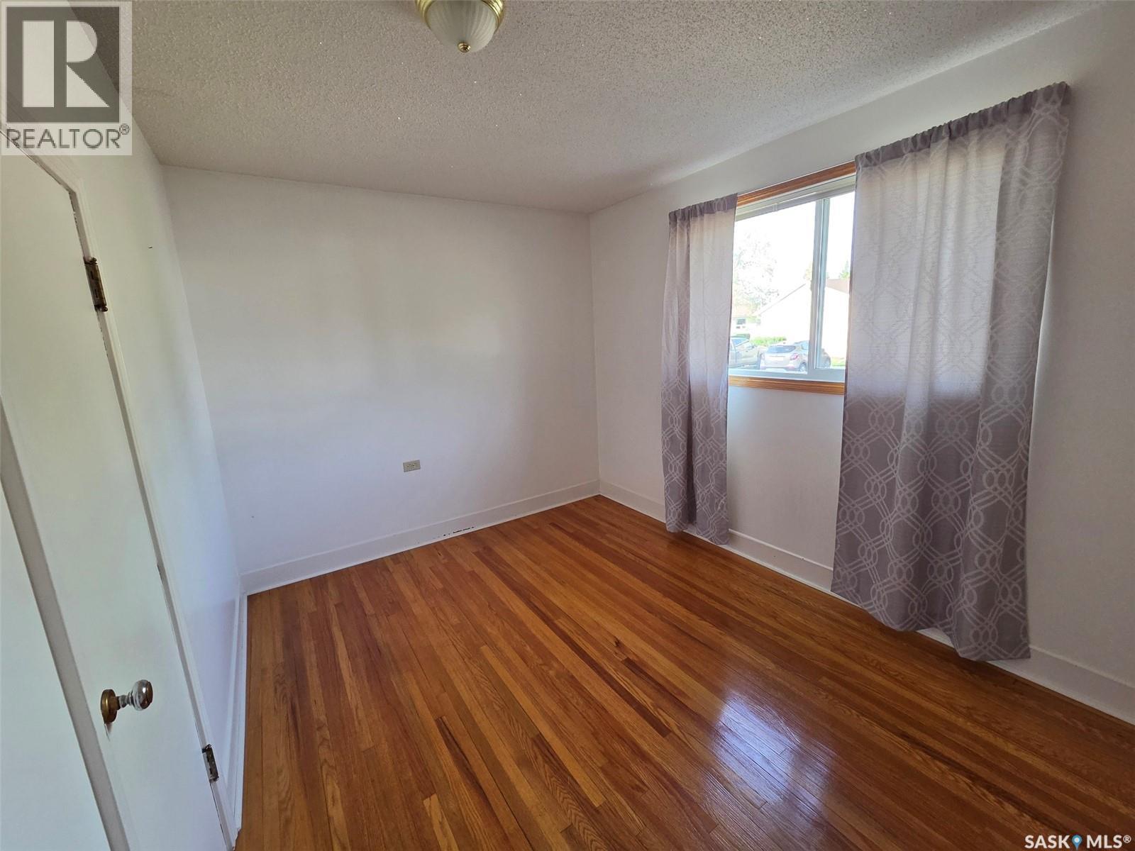 118 5Th Street W, Carlyle, SK - Indoor Photo Showing Other Room