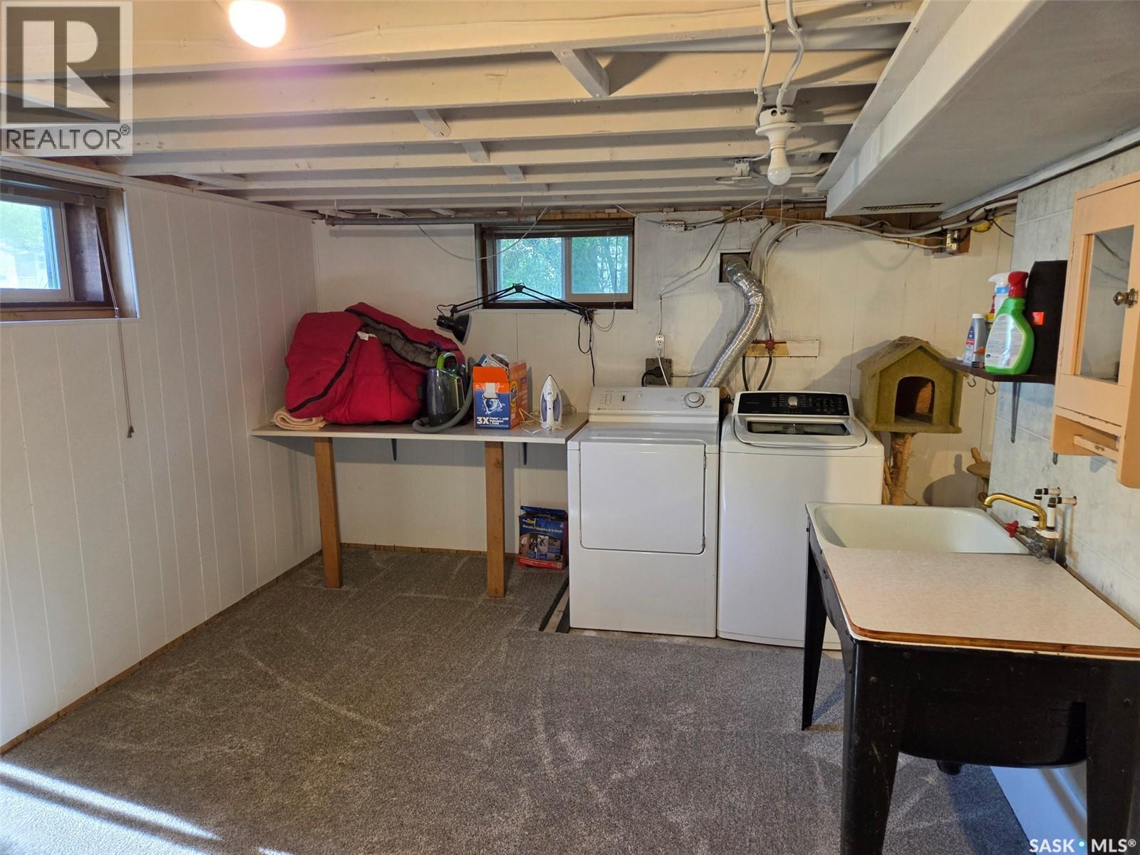 118 5Th Street W, Carlyle, SK - Indoor Photo Showing Laundry Room