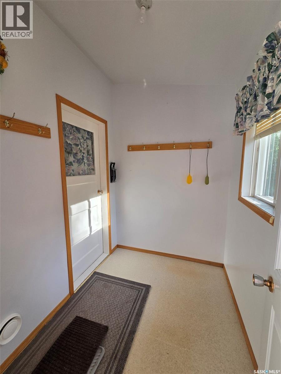 118 5Th Street W, Carlyle, SK - Indoor Photo Showing Other Room