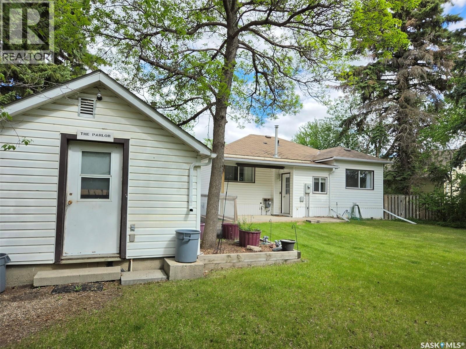 118 5Th Street W, Carlyle, SK - Outdoor