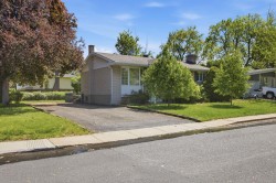 181 Rue Jean-Bruchési Boucherville, QC J4B 2M1
