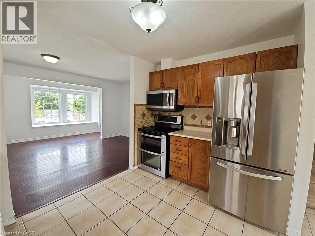 390 Wake Robin Crescent, Kitchener, ON - Indoor Photo Showing Kitchen