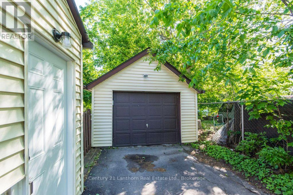 7 Purdy Street, Belleville (Belleville Ward), ON - Outdoor With Exterior