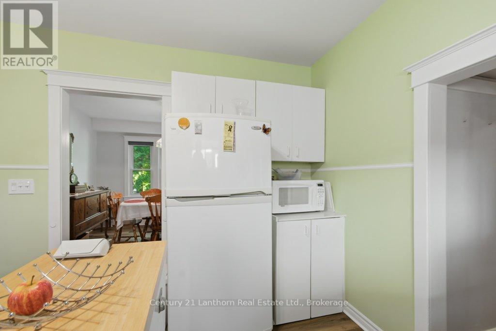 7 Purdy Street, Belleville (Belleville Ward), ON - Indoor Photo Showing Kitchen