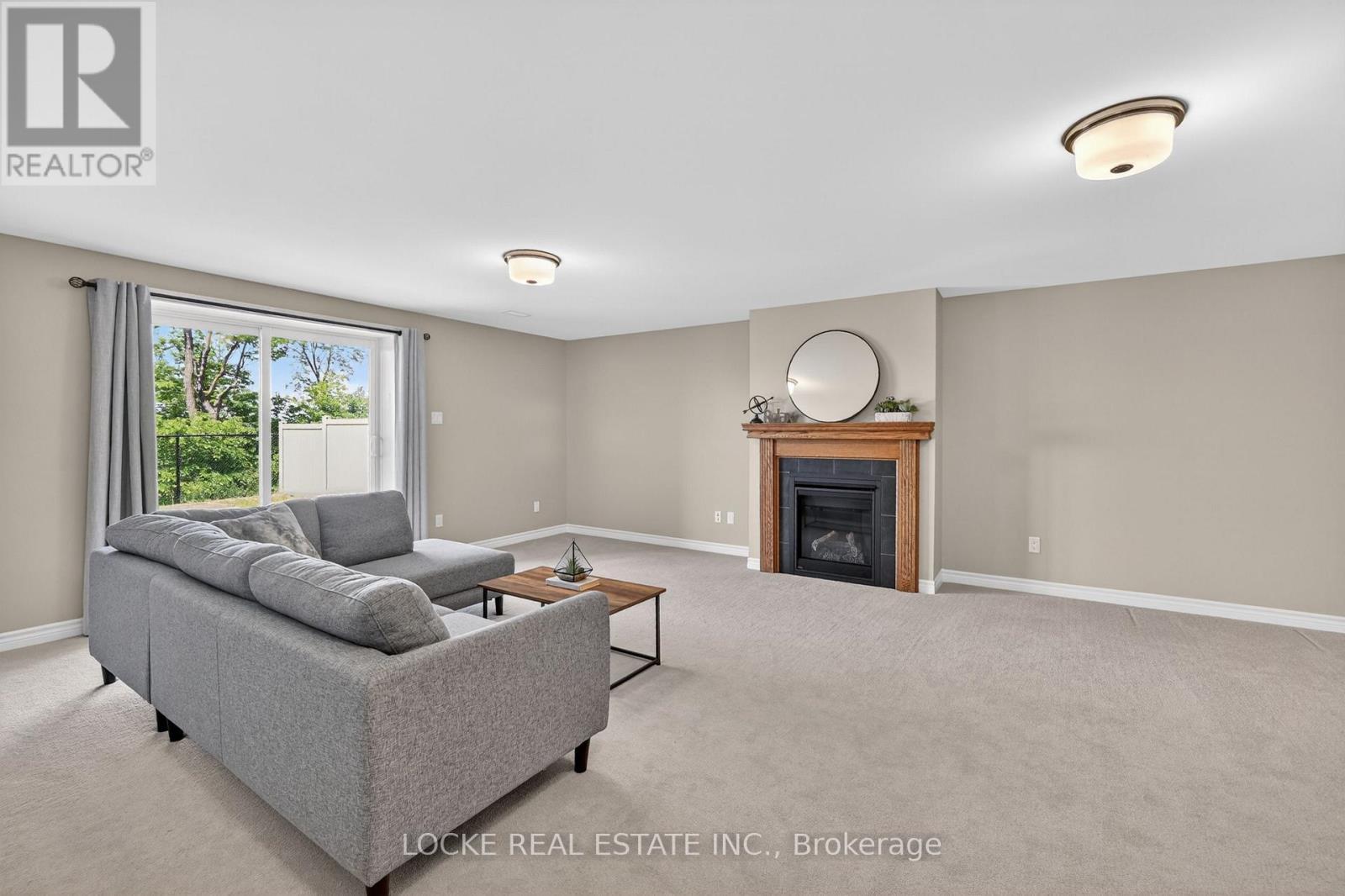 639 Baie-Des-Castors Street, Ottawa, ON - Indoor Photo Showing Living Room With Fireplace