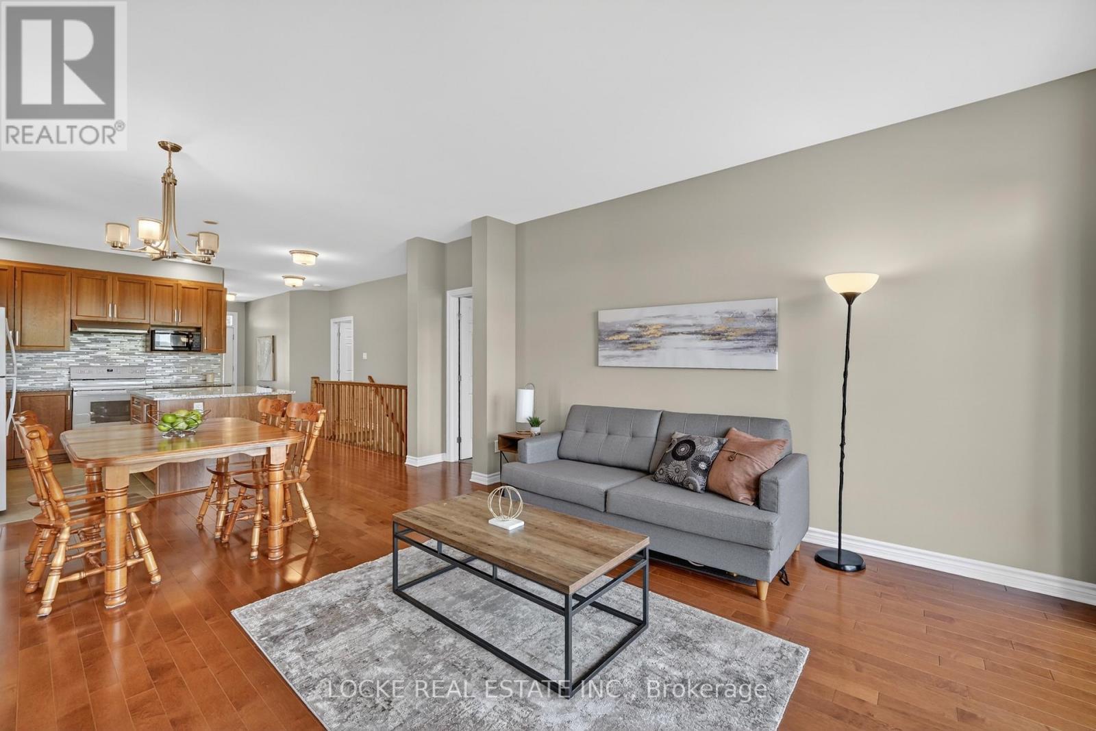 639 Baie-Des-Castors Street, Ottawa, ON - Indoor Photo Showing Living Room