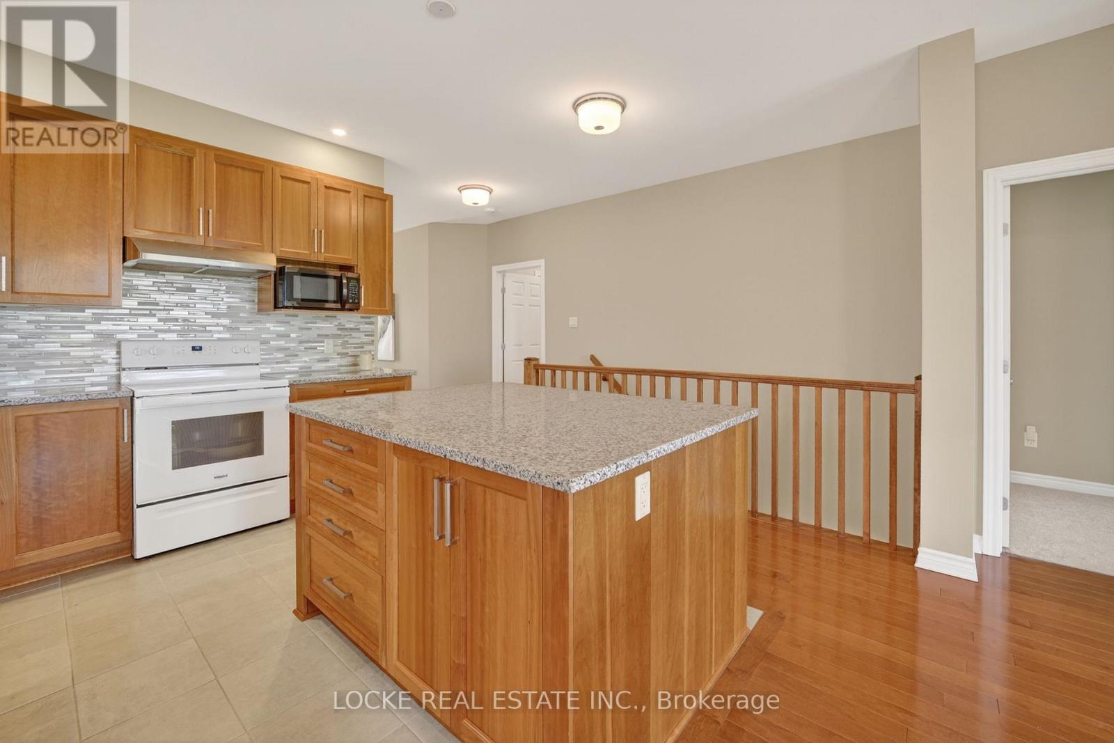 639 Baie-Des-Castors Street, Ottawa, ON - Indoor Photo Showing Kitchen