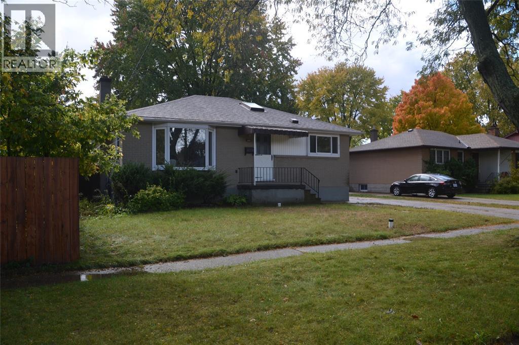 941 Oak Street, Sarnia, ON - Outdoor With Deck Patio Veranda