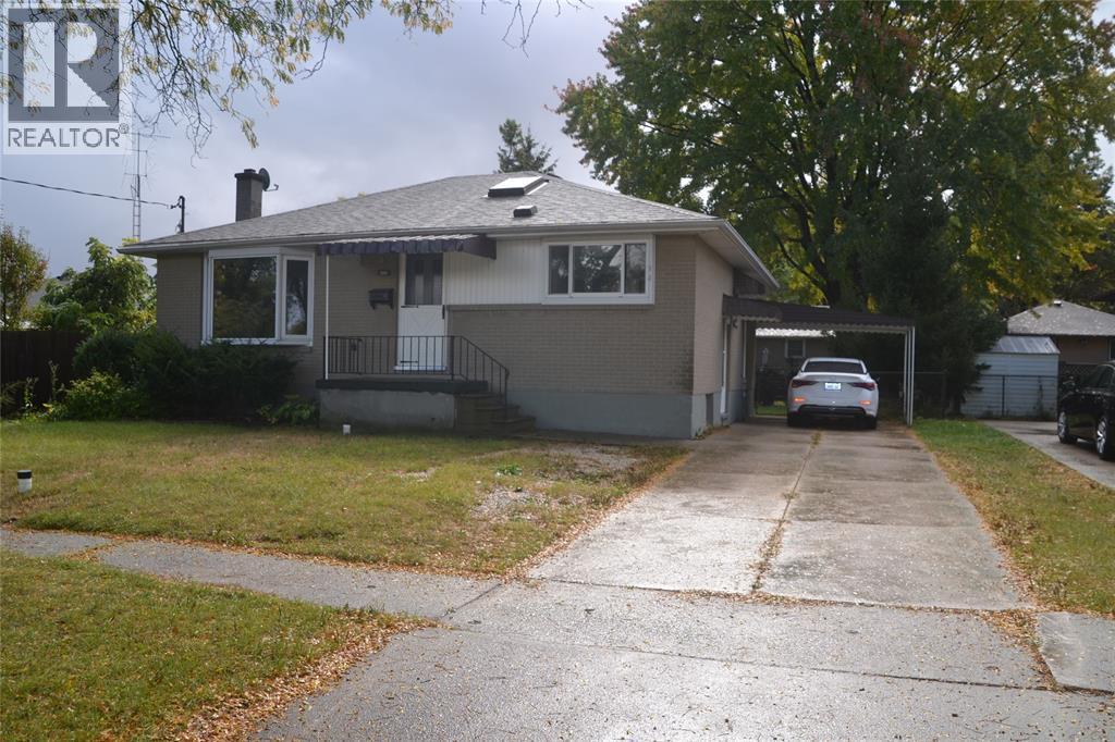 941 Oak Street, Sarnia, ON - Outdoor With Deck Patio Veranda