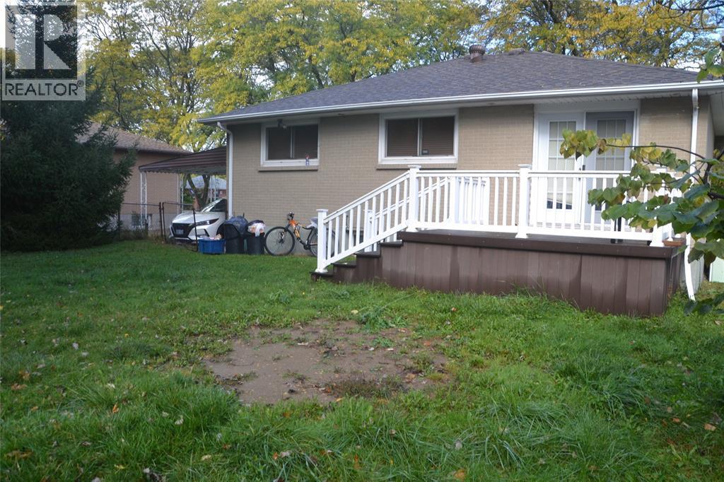 941 Oak Street, Sarnia, ON - Outdoor With Above Ground Pool With Deck Patio Veranda