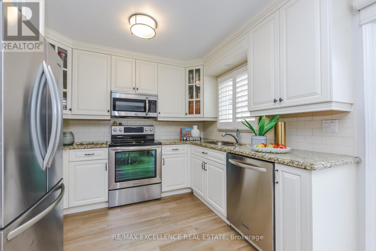 62 Atkins Circle, Brampton, ON - Indoor Photo Showing Kitchen