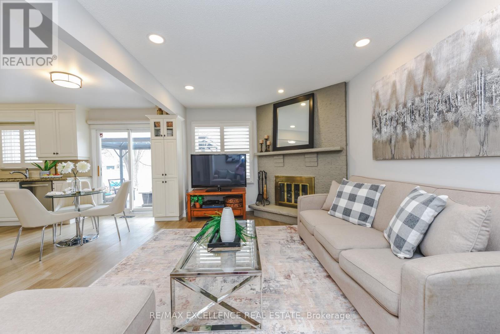 62 Atkins Circle, Brampton, ON - Indoor Photo Showing Living Room