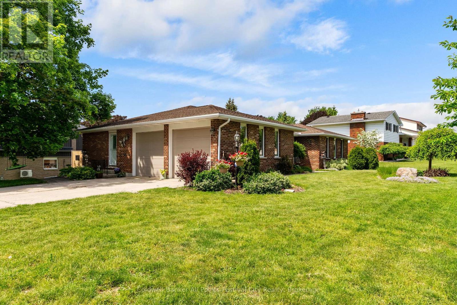 30 Mohawk Crescent, Central Huron (Clinton), ON - Outdoor With Deck Patio Veranda