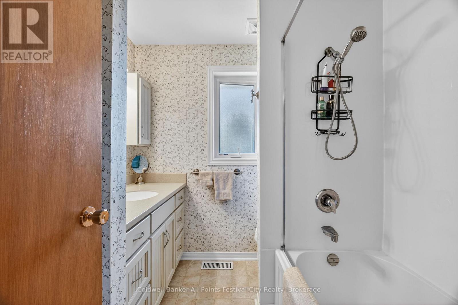 30 Mohawk Crescent, Central Huron (Clinton), ON - Indoor Photo Showing Bathroom