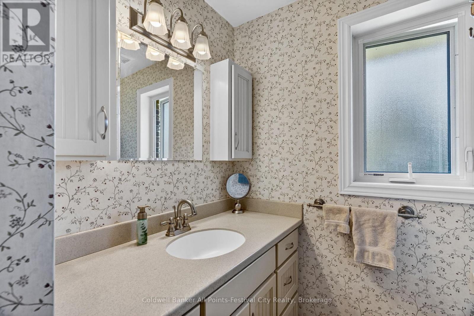 30 Mohawk Crescent, Central Huron (Clinton), ON - Indoor Photo Showing Bathroom