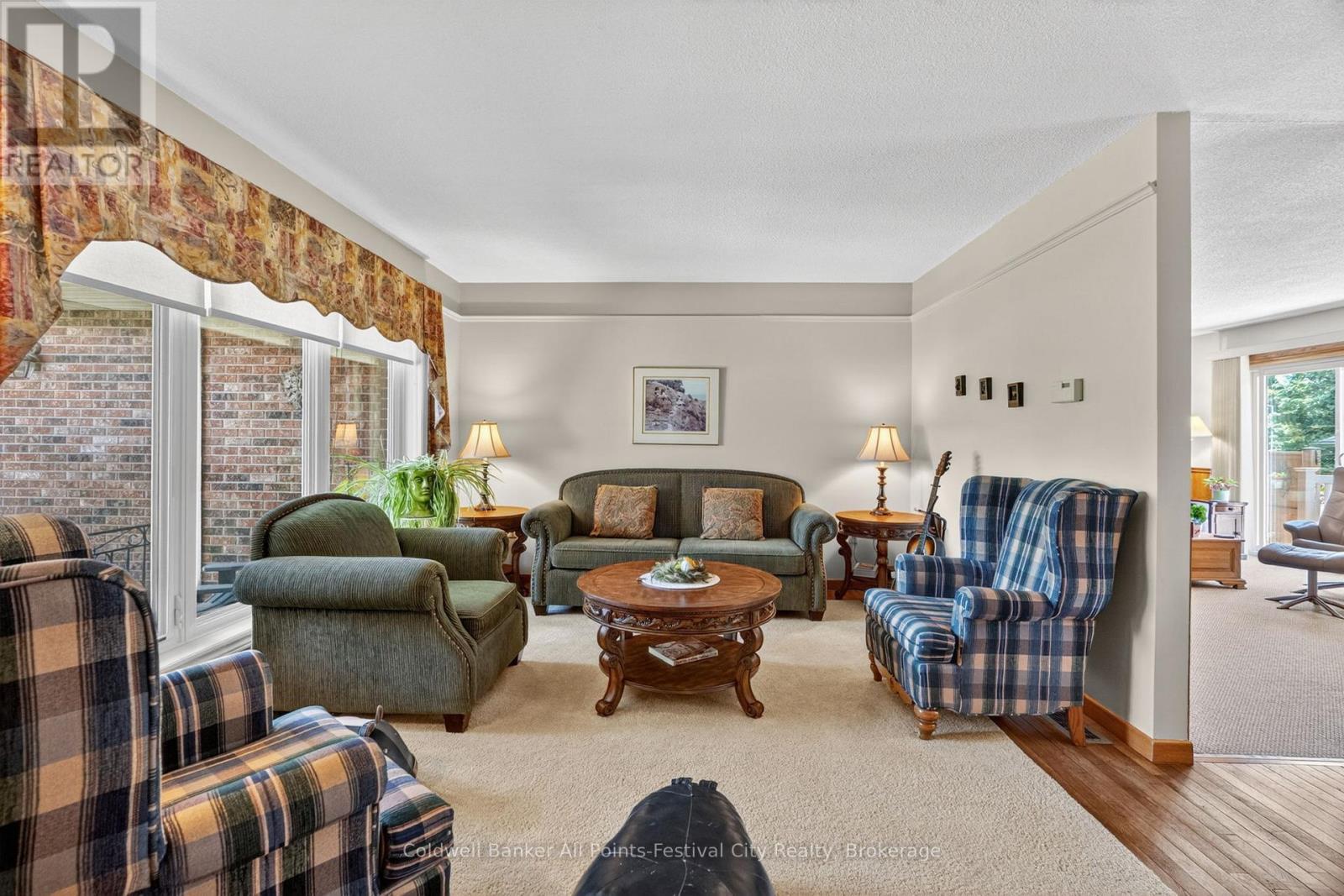 30 Mohawk Crescent, Central Huron (Clinton), ON - Indoor Photo Showing Living Room
