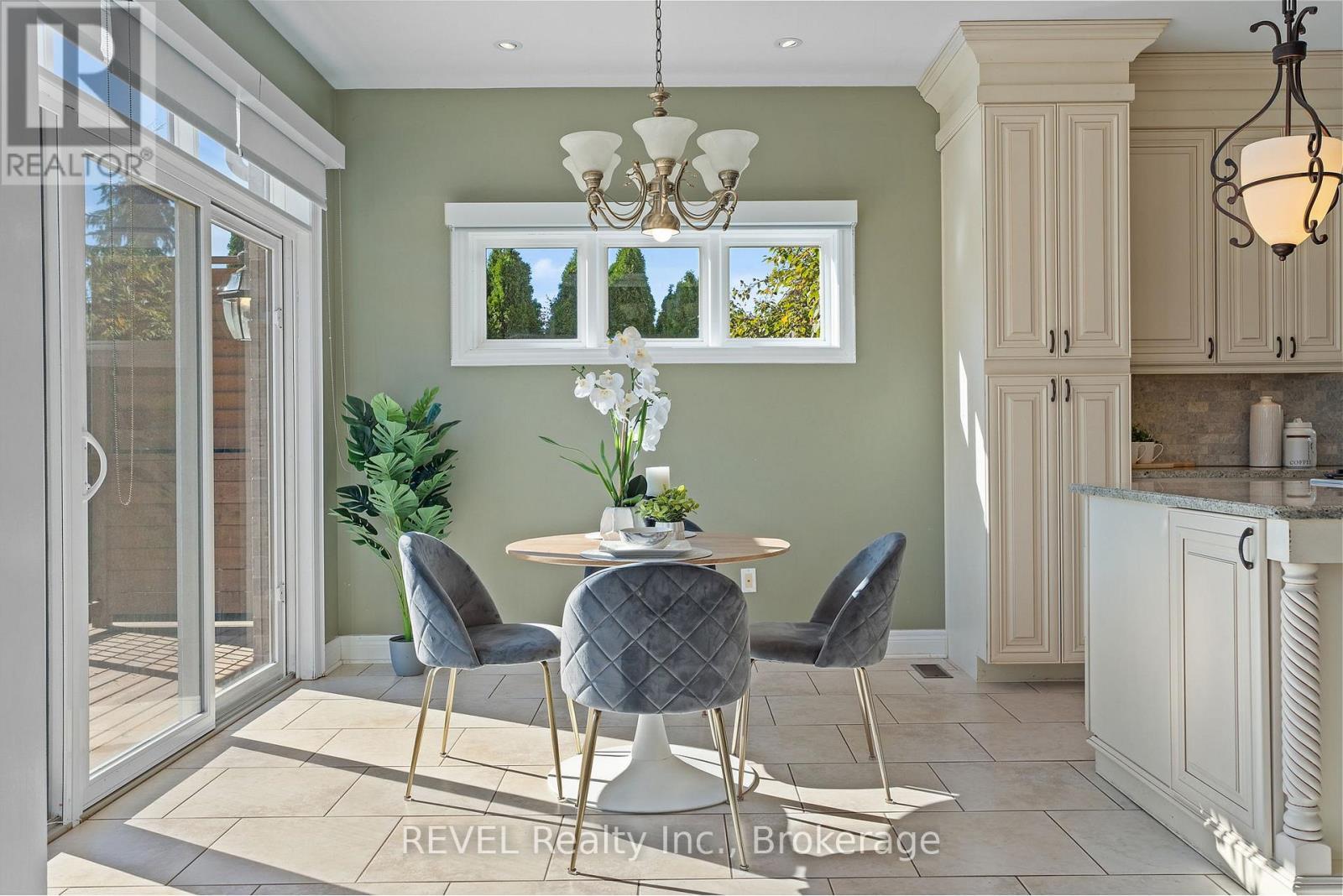 6718 Domenic Crescent, Niagara Falls (Stamford), ON - Indoor Photo Showing Dining Room