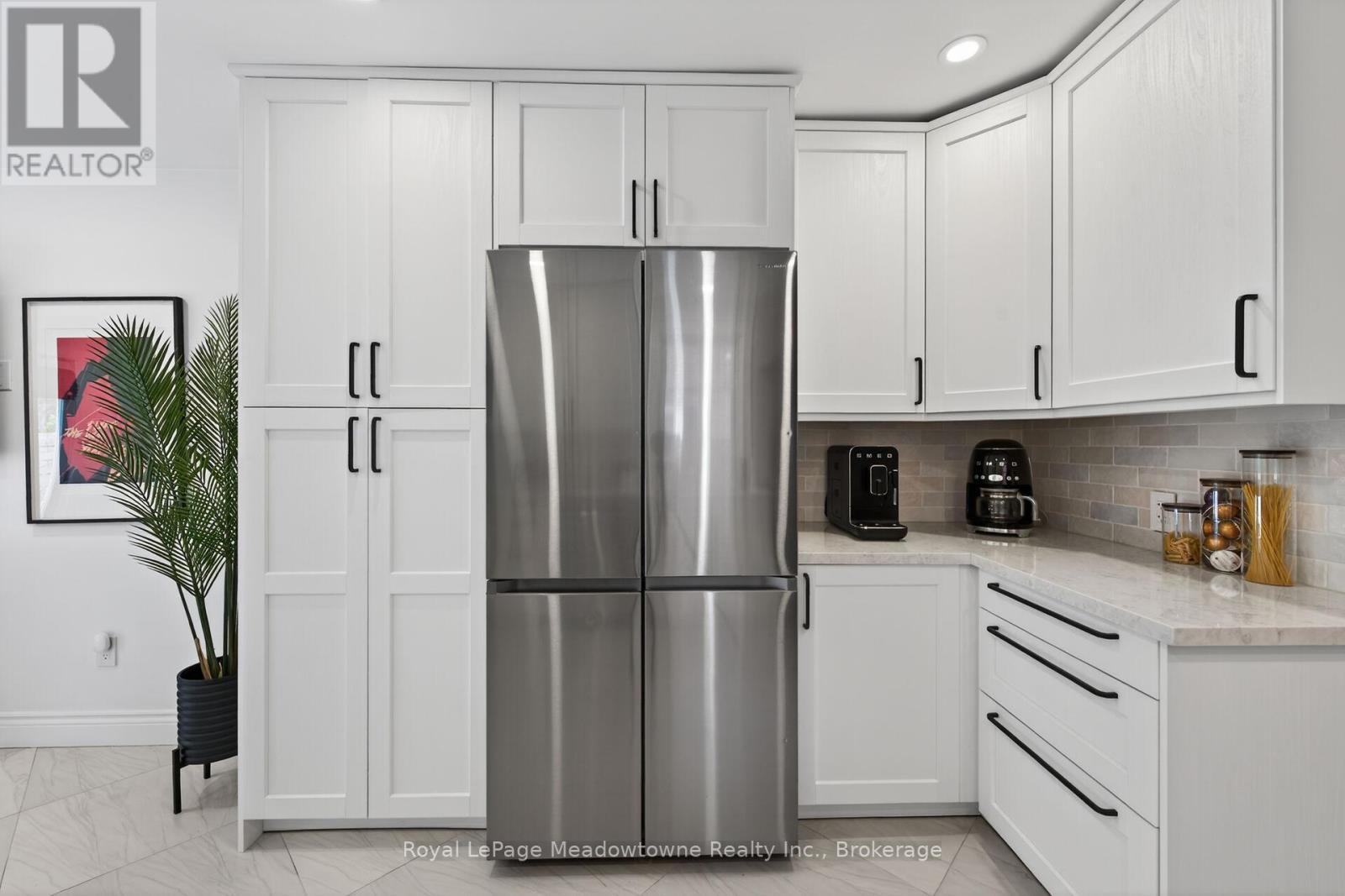 216 Maplewood Avenue, Hamilton (Blakeley), ON - Indoor Photo Showing Kitchen