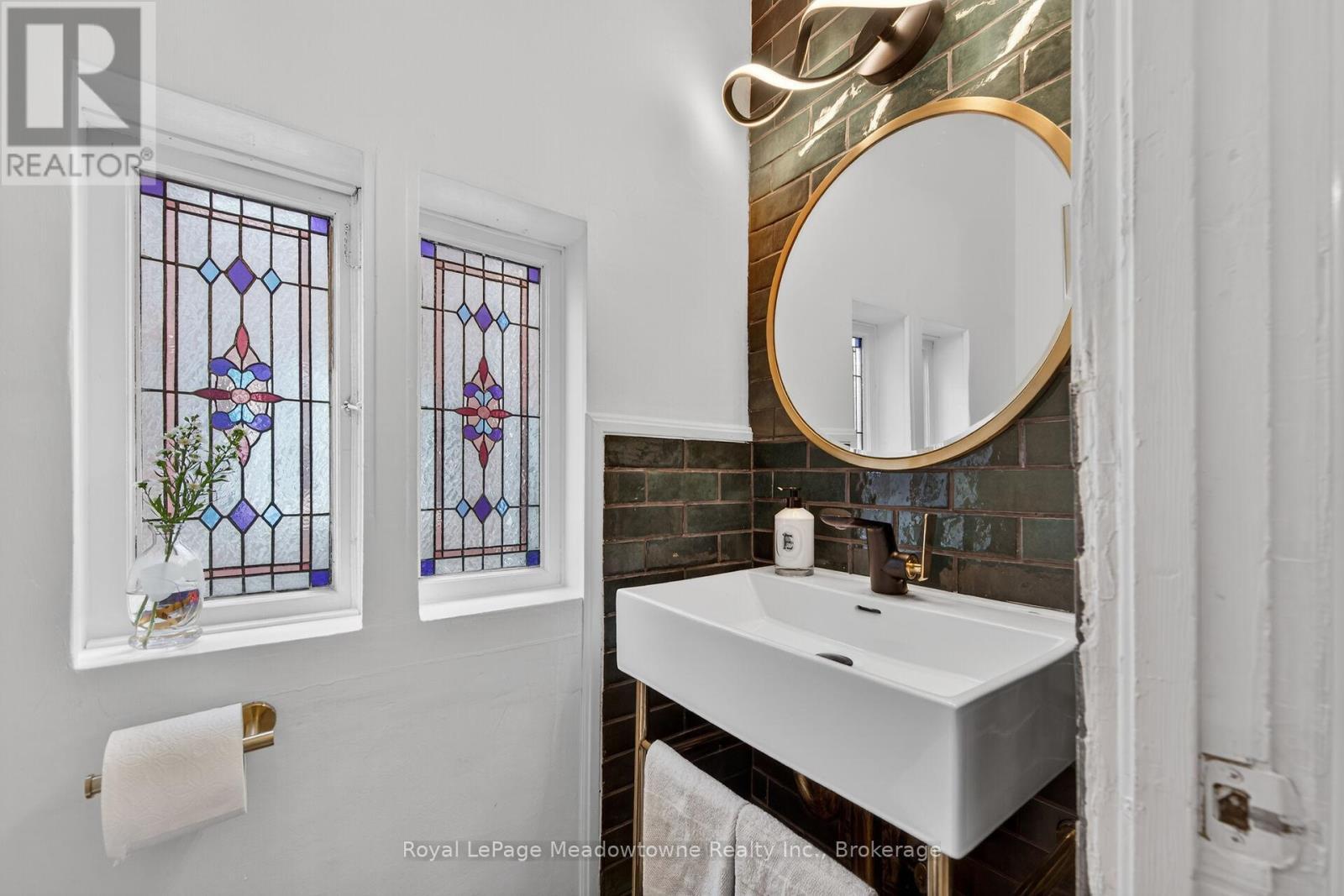 216 Maplewood Avenue, Hamilton (Blakeley), ON - Indoor Photo Showing Bathroom