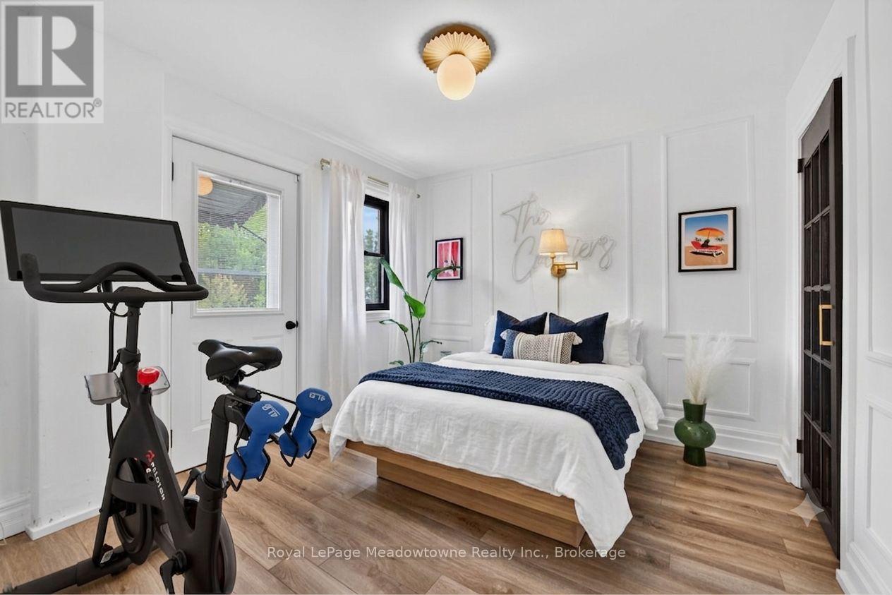 216 Maplewood Avenue, Hamilton (Blakeley), ON - Indoor Photo Showing Bedroom