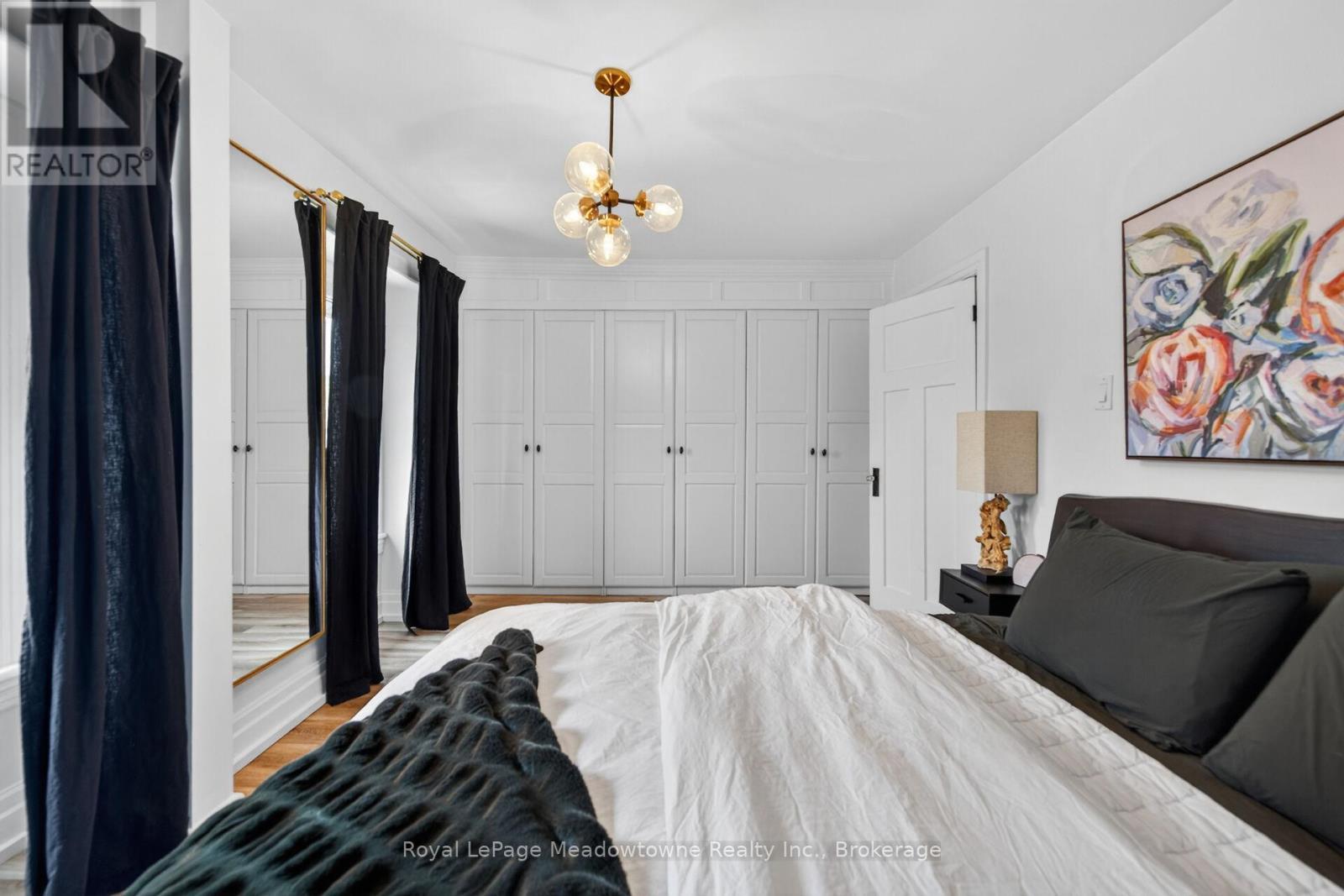 216 Maplewood Avenue, Hamilton (Blakeley), ON - Indoor Photo Showing Bedroom