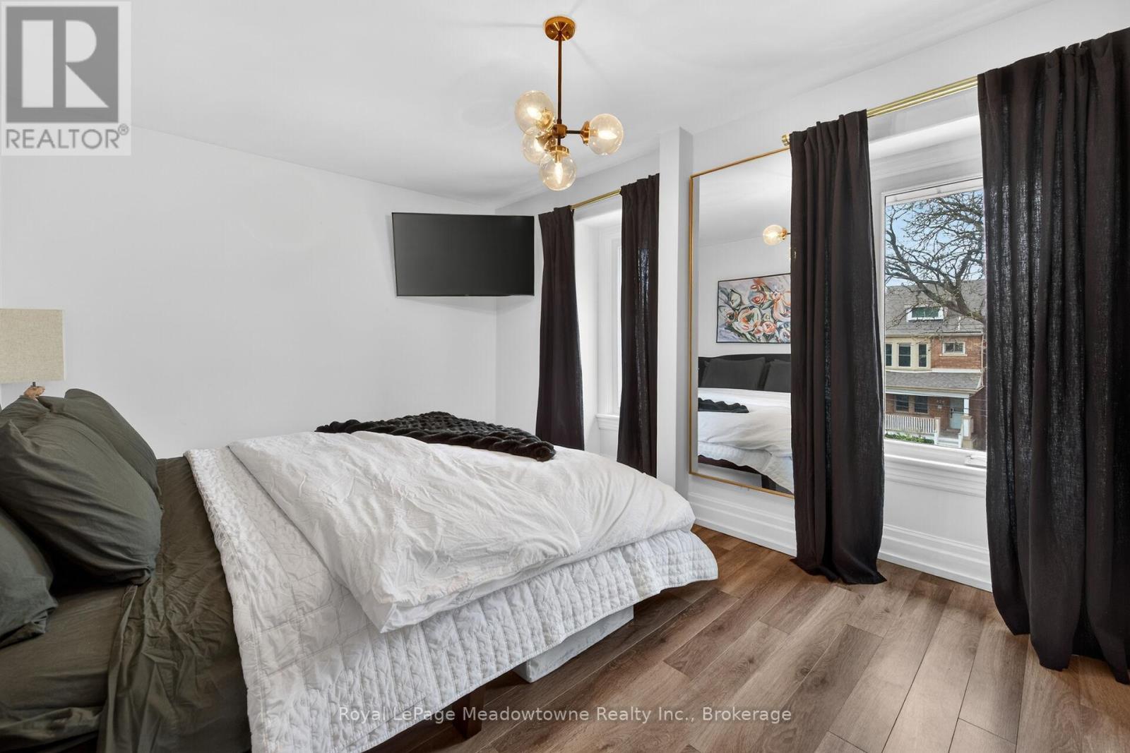 216 Maplewood Avenue, Hamilton (Blakeley), ON - Indoor Photo Showing Bedroom